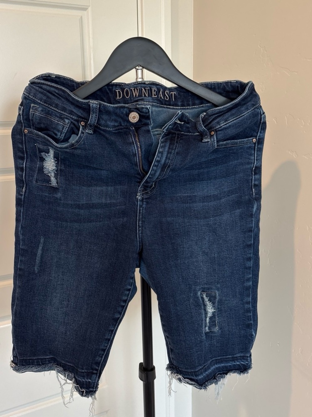 DownEast Size 12 Distressed Denim Bermuda Shorts Raw Hem Stretch Jorts